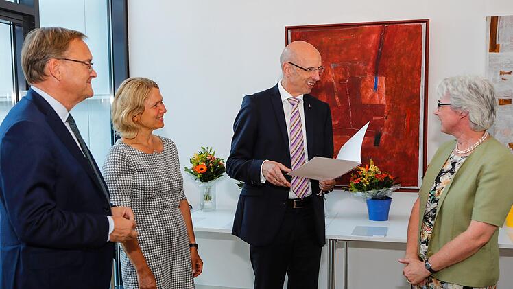 Die Laudatio auf Jane Westrop (r.) hielt GAL-Stadträtin Ursula Sowa. Mit im Bild Starke und Schweinsberg. Foto: Matthias Hoch