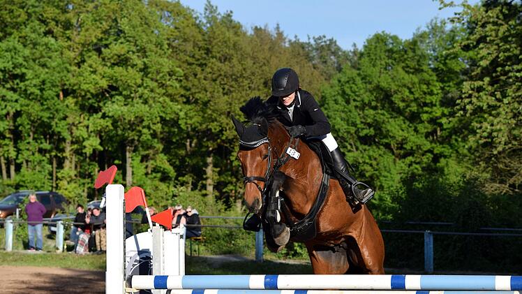 Viele spannende Dressurentscheidungen Reitsportereignisse konnten die Zuschauer an vier Turniertagen in Theisau miterleben. Foto: Dieter Radziej