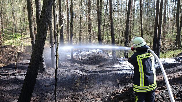 Der Jugendliche konnte noch rechtzeitig die Feuerwehr rufen und hat dadurch einen Großbrand verhindern können. Symbolbild: NEWSS5/Fechner