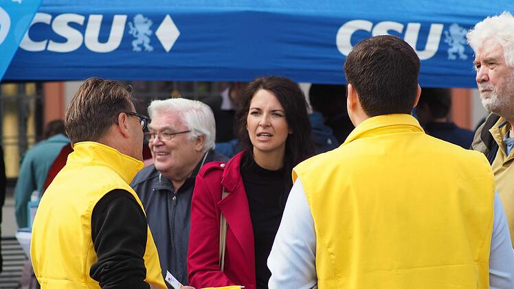 Impressionen vom Bundestagswahlkampf in der Coburger Innenstadt: Begegnungen zwischen CSU und FDPFoto: Christoph Winter