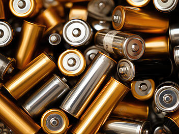 Batterie, Batterien, Hausmüll, Brand, Feuer, Gefahr, Entsorgung, Recycling