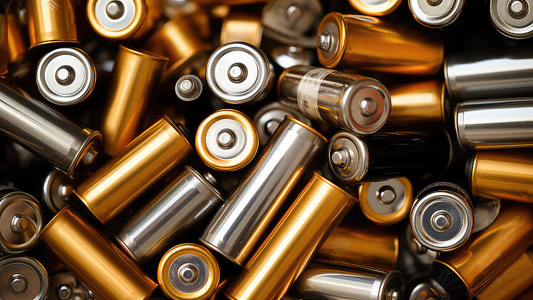 Batterie, Batterien, Hausmüll, Brand, Feuer, Gefahr, Entsorgung, Recycling