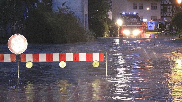 In Ebelsbach setzte der gleichnamige Bach am Pfingstwochenende den alten Dorfkern unter Wasser. Foto: privat