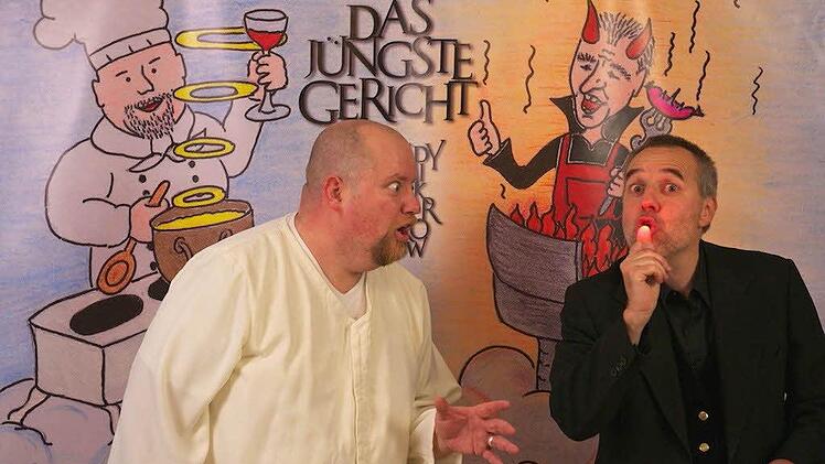 Die Sünderdatei ist gehackt - wie sollen Gott (B. Free) und Teufel (Harald Rink) nun entscheiden, welche Seele zur Hölle und welche in den Himmel auffahren darf? Diese schwarzhumorige Show serviert das Comedy-Team von Bambolero am 6. März in Neustadt. Foto: Lokal-Matadoren
