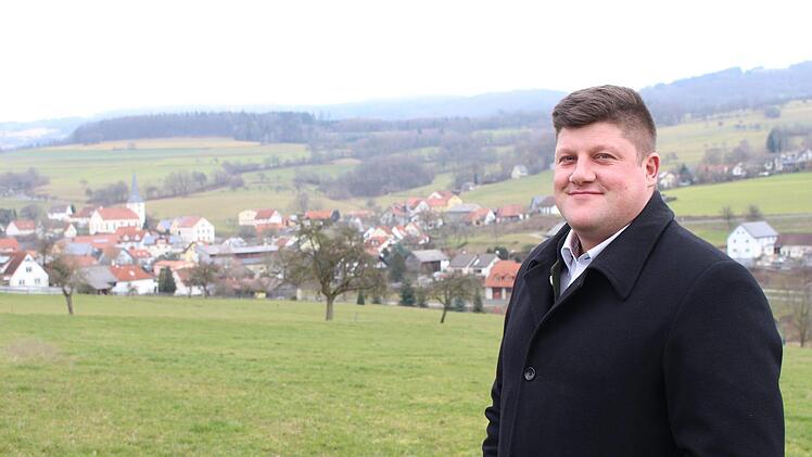 Der 32-jährige Alexander Schneider ist seit sechs Jahren Bürgermeister von Geroda und Platz. Seine Heimat liebt er über alles. Foto: Julia Raab