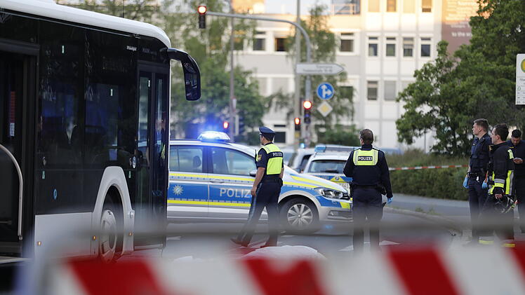 Tödlicher Unfall in Nürnberg: Biker prallt frontal mit Bus zusammen