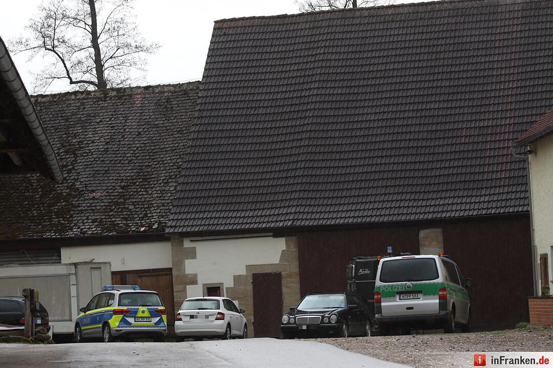 Kreis Ansbach: 41-Jähriger mit Stichverletzung aufgefunden – Kripo ermittelt