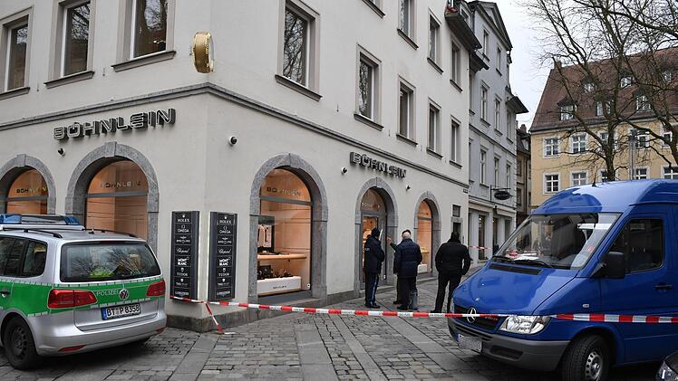 Die mutmaßlichen Räuber, die im Februar einen Juwelier in Bamberg überfallen haben sollen, müssen sich ab dem 14. Dezember vor dem Landgericht Bamberg verantworten. Foto: Ronald Rinklef/Archiv