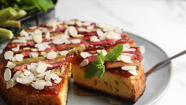 rhabarber-mandel-kuchen.jpg