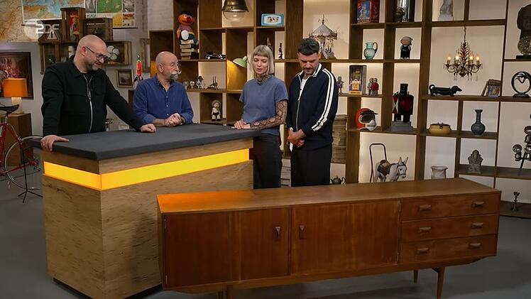 Bei "Bares f&uuml;r Rares" stand ein Sideboard zum Verkauf.