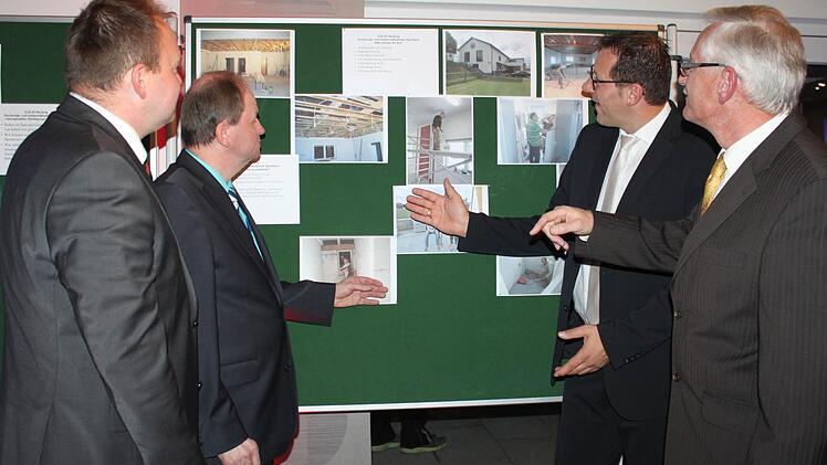 Sie sind mit federführend im Verein: Vorsitzender Georg Wich und Bernd Haderlein (jeweils zweiter von links und rechts). Fotos: Veronika Schades