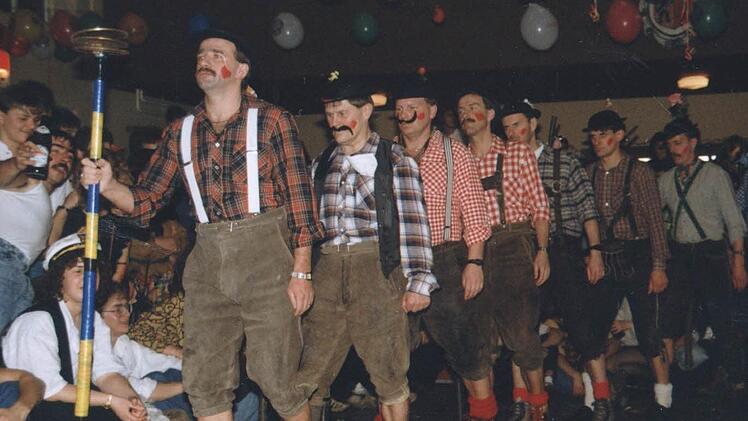 Spaß muss sein: Schnappschuss von einem frühen Vereinsfasching. Foto: Archiv Skiclub/Fritz Dumler