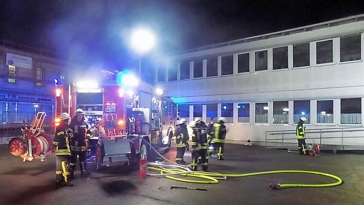 Die Höchstadter Feuerwehr war mit der Drehleiter ausgerückt.
