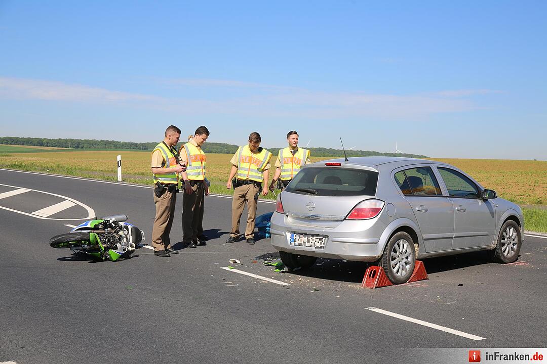 Kreis Schweinfurt: Motorrad  übersehen – Fahrer verstirbt noch an der Unfallstelle