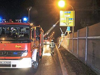 Auch in der Nacht auf Sonntag musste die Feuerwehr in Bamberg wieder mehrfach ausrücken, es brannten eine Mülltonne, eine Gartenlaube und ein Container. Foto: News5/Merzbach