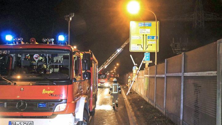 Auch in der Nacht auf Sonntag musste die Feuerwehr in Bamberg wieder mehrfach ausrücken, es brannten eine Mülltonne, eine Gartenlaube und ein Container. Foto: News5/Merzbach