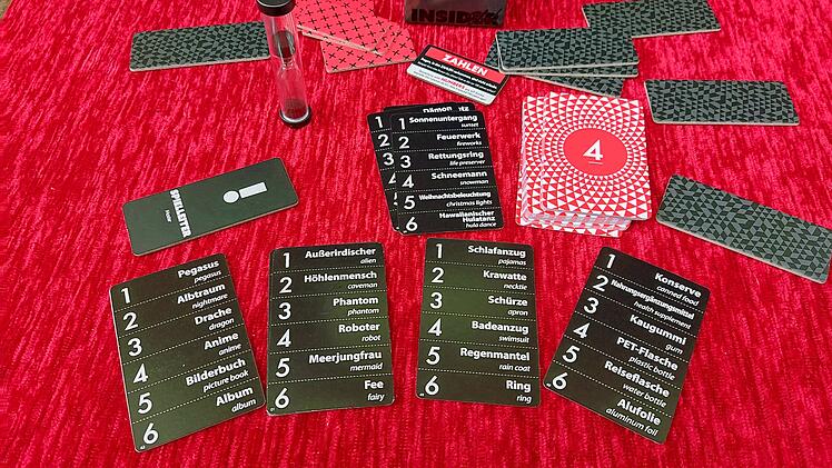 Spiele-Test "Insider Black": Originelle Party-Wortfindespiel von Oink Games