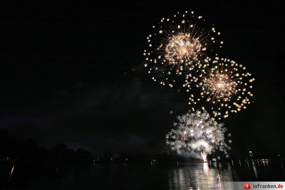 Abschlussfeuerwerk beim Nürnberger Volksfest