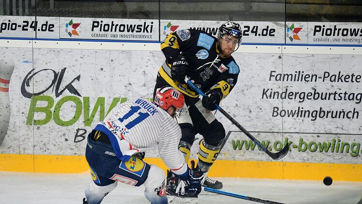 Der Bayreuther Gustav Veisert (rechts) gegen den Heilbronner Dylan Wruck. Foto: Peter Mularczyk