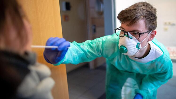 In den Teststrecken der Kulmbacher Abstrichstelle sind  am Montag nicht weniger als 605 weitere Testungen durchgeführt worden.