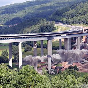 Sinntalbrückensprengung in Bad Brückenau am 22. Juni 2013 | Foto: Matthias Hoch