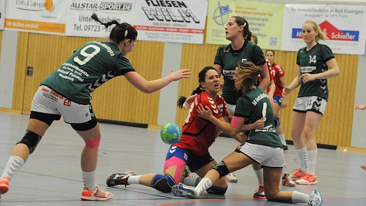 Alles geben für das Derby: In der Vorsaison hatte die SG Garitz/Nüdlingen (von links: Sabrina Kleinhenz, Lisa Wenzke, Anna Kleinhenz und Julia Albert) den hohen Favoriten aus Bergtheim am Rande einer Niederlage. Foto: Hopf