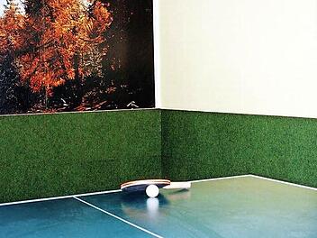 Die Momentaufnahmen von Christian Werner, die aus dem Leben von Herrn und Frau B. erzählen, bilden gleichzeitig ein Stück Wohnkultur und Lebensart der BRD ab.  Foto: Christian Werner/Kunstpalais Erlangen