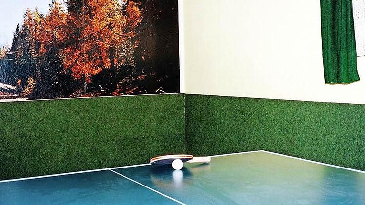 Die Momentaufnahmen von Christian Werner, die aus dem Leben von Herrn und Frau B. erzählen, bilden gleichzeitig ein Stück Wohnkultur und Lebensart der BRD ab.  Foto: Christian Werner/Kunstpalais Erlangen