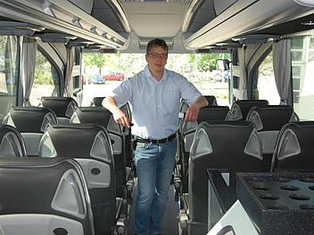 Dirk Bauersachs im Bus Foto: Oliver Schmidt