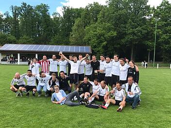 Der frischgebackene Meister TSV Sonnefeld nach dem 4:1-Sieg in Schammelsdorf. Foto: privat