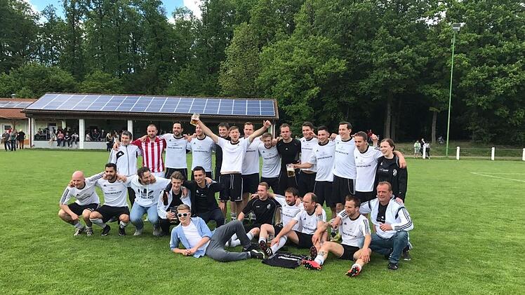 Der frischgebackene Meister TSV Sonnefeld nach dem 4:1-Sieg in Schammelsdorf. Foto: privat