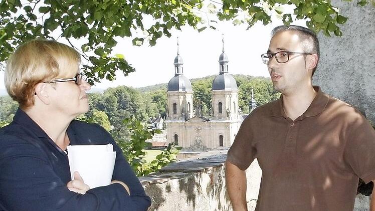 Anette Kramme im Gespräch mit "Burgherr" Thomas Pleiner.