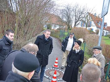 Der Bausenat berät, ob Sperrbügel am Fußweg in Waldsachsen sinnvoll sind oder nicht.Rainer Lutz