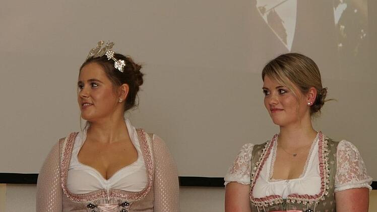 Louisa Silberbach trägt nach Annika Kuchenbrod  nun die Krone der Weinprinzessin.Arkadius Guzy