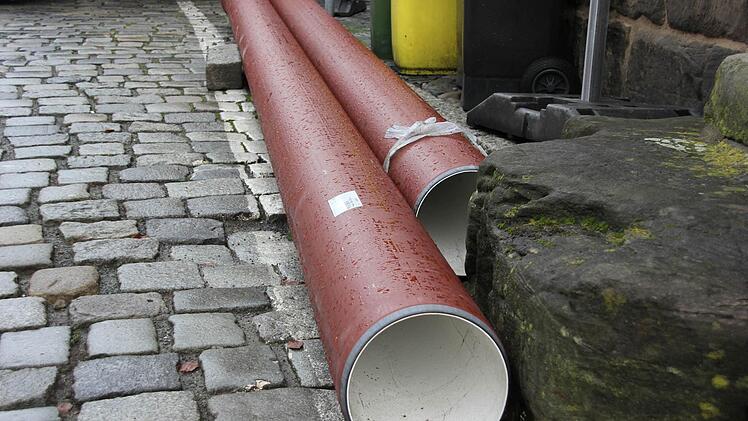 Diese 25 cm dicken Rohre werden noch verlegt.
