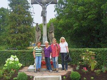 Die fleißigen Helferinnen: Irmgard Neumann, Margarete Zirwick, Silke Kaufmann und Daniela Schmitt (von links).