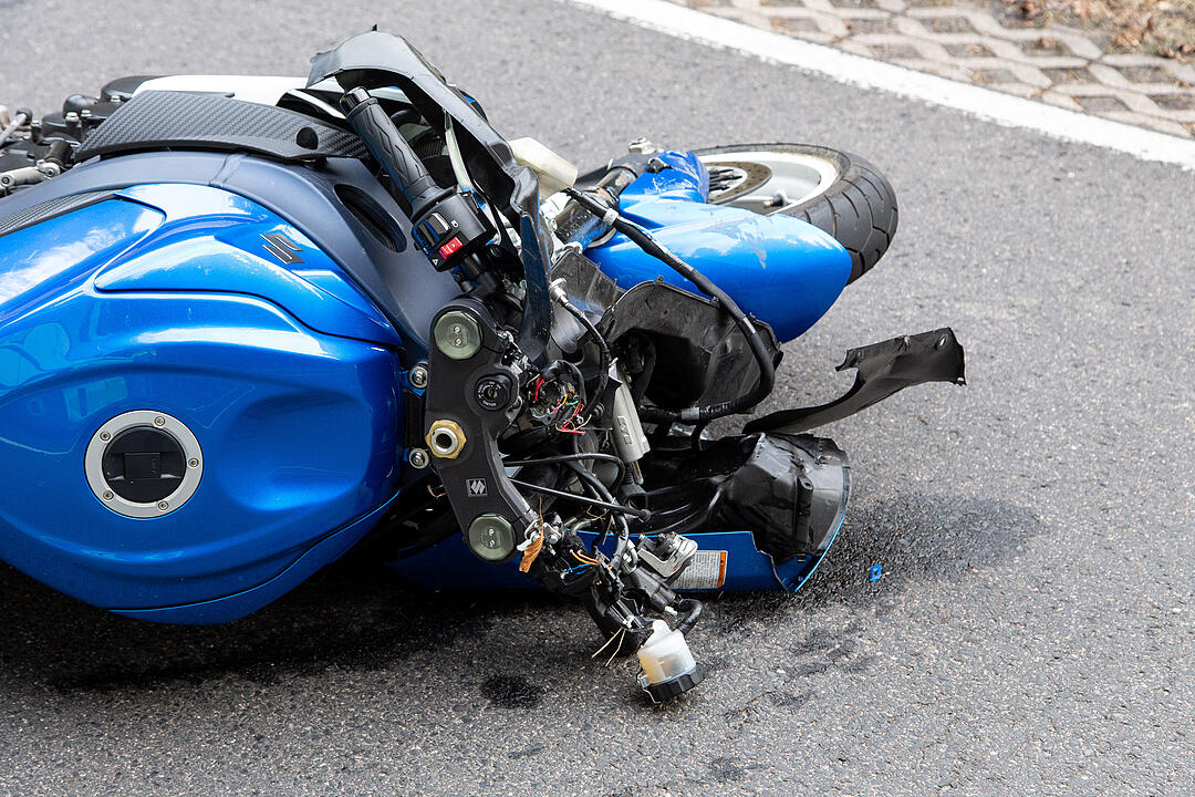 Motorrad kollidiert mit Linienbus: Coburger stirbt bei Unfall in Thüringen