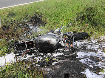 Motorrad ging nach Unfall im Kreis Lichtenfels in Flammen auf