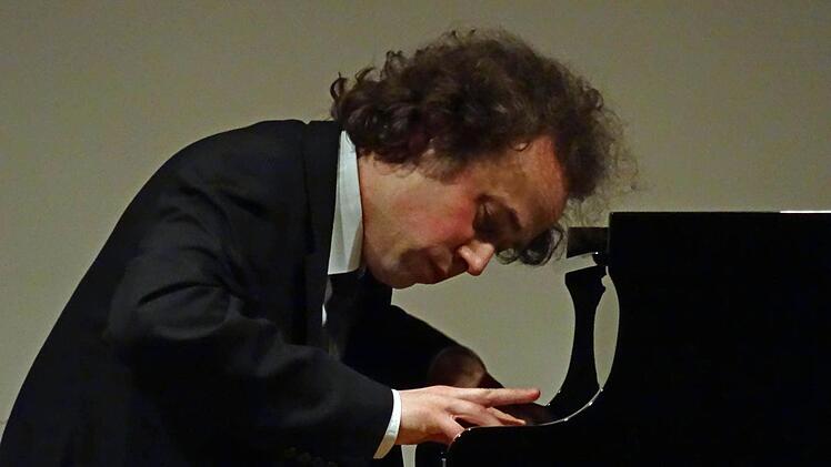 Alexander Schimpf bei seinem Klavierabend in CoburgFoto: Jochen Berger