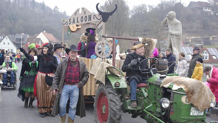 Faschingszug in Aura. Foto: Winfried Ehling