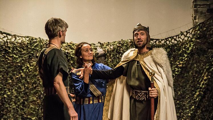 Drama um Mord und Intrigen: Szene aus der Aufführung von William Shakespeares Drama "Macbeth" durch die American Drama Group Europe im Kongresshaus.Foto: Jochen Berger