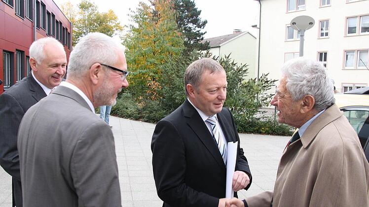 Begrüßung (von links): Robert Kiesel, Frank Kubitza, Thomas Bold und Ehrengast Steinberger.