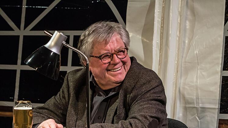Bestens eingespieltes Duo: Der Autor Fitzgerald Kusz und der Gitarrist Klaus Brandl (rechts) gastierten in der Coburger Reithalle.Foto: Jochen Berger