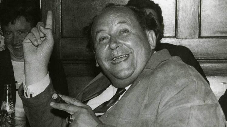 Leopold Schott (1917 bis 1986), genannt "der Poldi", war schon früh ein begeisterter und hochbegabter Musiker. Er musste die elterliche Wirtschaft nicht übernehmen, sondern durfte sich ganz der Kunst widmen.   Reproduktionen: Siegfried Sesselmann