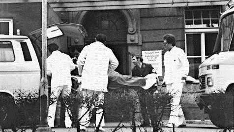 Bilder aus alten Zeiten: Am 29. Februar 1984 ging der große Umzug an den Bruderwald über die Bühne Foto: Sozialstiftung