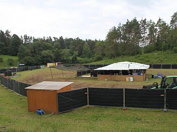 Das die das Festivalgelände für die "Party im Nirgendwo" bei Lochau. Foto: Alexander Hartmann