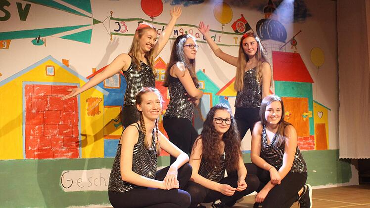 Ansehnlicher Loschedder Nachwuchs beim "Mädelstanz"     Foto: Evi Seeger