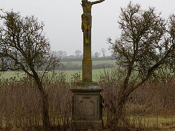 Zwischen den Burgwindheimer Gemeindeteilen Kötsch und Kappel steht dieses Feldkreuz. Fotos: Barbara Herbst