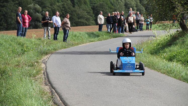 Die Rennfahrer konnten sich über Anfeuerungsrufe des Publikums freuen.Fotos: Gerda Völk