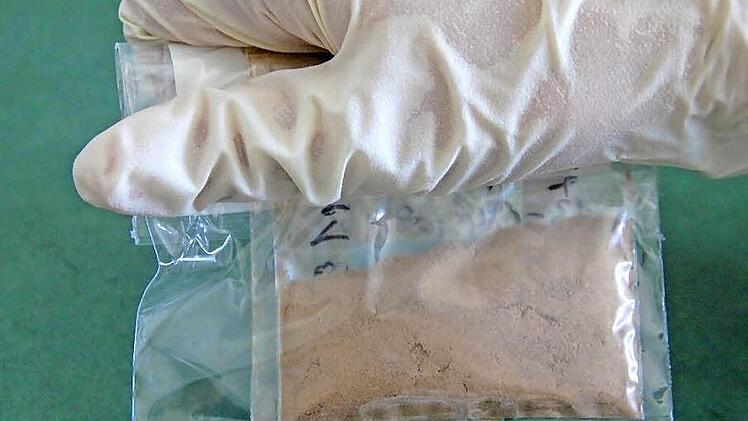 Dem Angeklagten hat mit Crystal-Speed und Heroin (Bild) gedealt. Symbolfoto Christopher Schulz